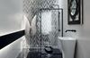 Czarno-biała łazienka w stylu glamour