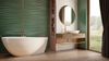 Zielona łazienka glamour z płytką strukturalną