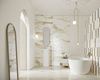 Polerowany marmur i struktura w jasnej łazience w stylu glamour