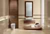 Nowoczesna łazienka z drewnianymi akcentami
