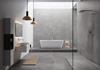 Minimalistyczna łazienka z betonowymi płaszczyznami