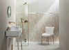 Pastelowa łazienka z heksagonalnymi dekorami
