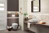 Nowoczesna łazienka z kremowymi i brązowymi ścianami