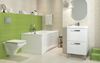 Biało-zielona łazienka z geometrycznym inserto