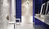 Biała łazienka z kobaltowymi elementami Tubądzin Berlin
