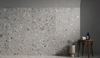 Szara ściana w łazience w wielkim formacie Opoczno Hedon