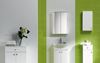Biała łazienka z zielonym akcentem i meblami Cersanit Bianco