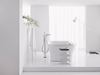 Aranżacja nowoczesnej łazienki w bieli z wanną wolnostojącą