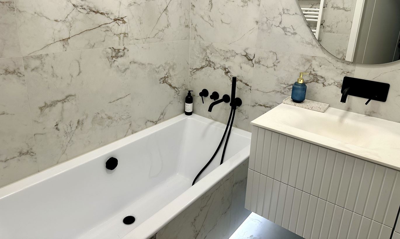 Łazienka 4m²: od stanu deweloperskiego do gotowej aranżacji