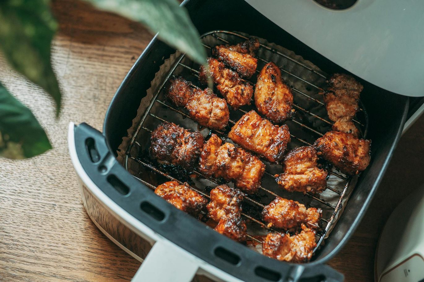 Air fryer z funkcją pary - co to jest, w jaki sposób używać i dla kogo będzie idealny?