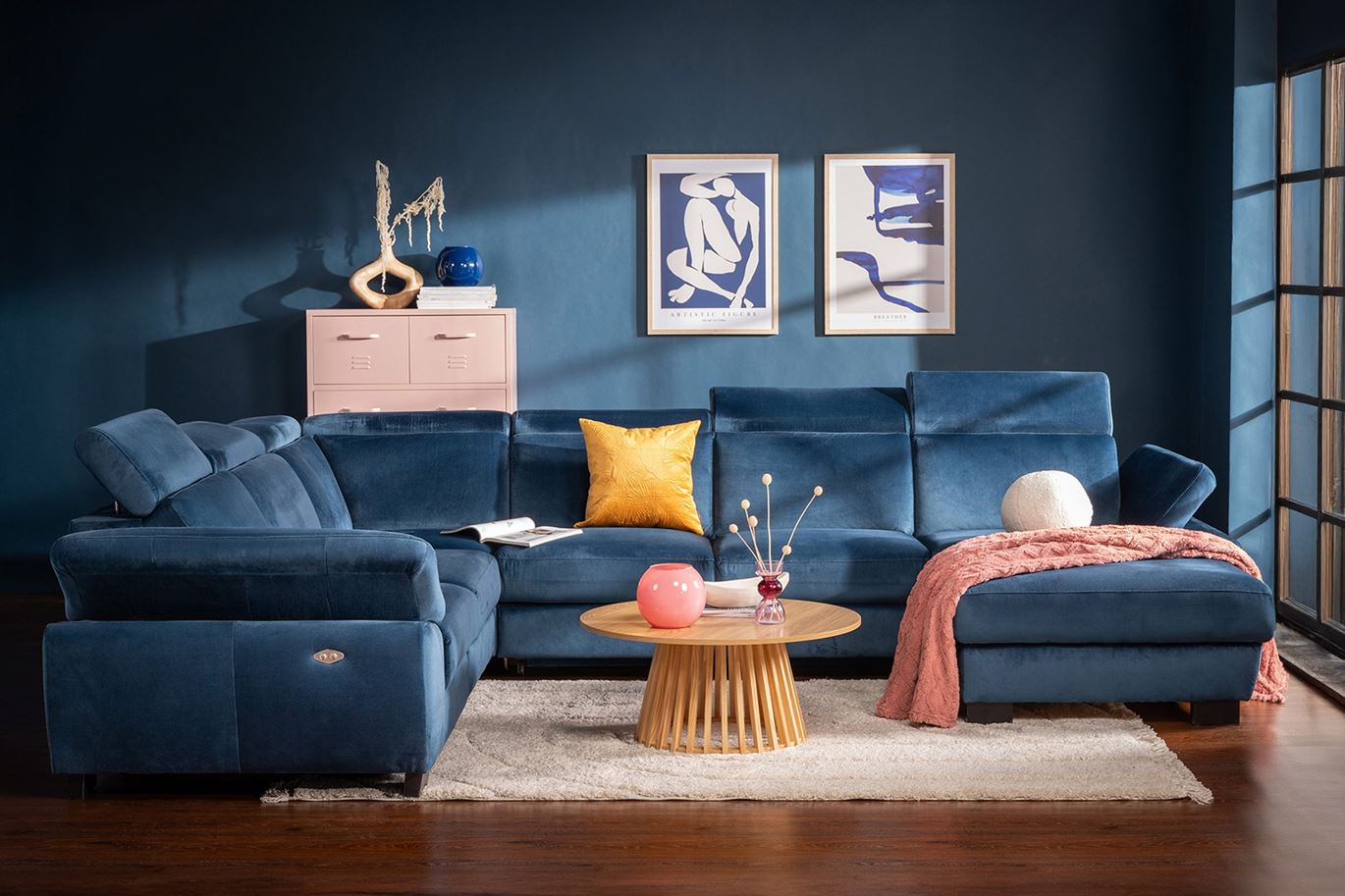 Aranżacja w duchu smart living z narożnikiem w kształcie U - jak ją zaprojektować?