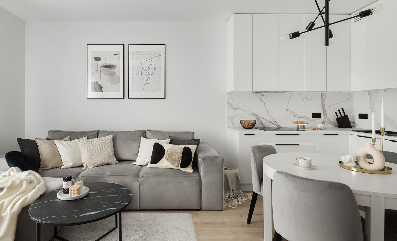 Monochromatyczny minimalizm w małym mieszkaniu