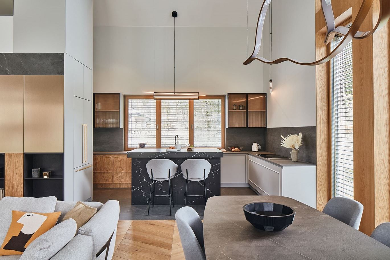 W otoczeniu lasu. Nowoczesny dom dla rodziny