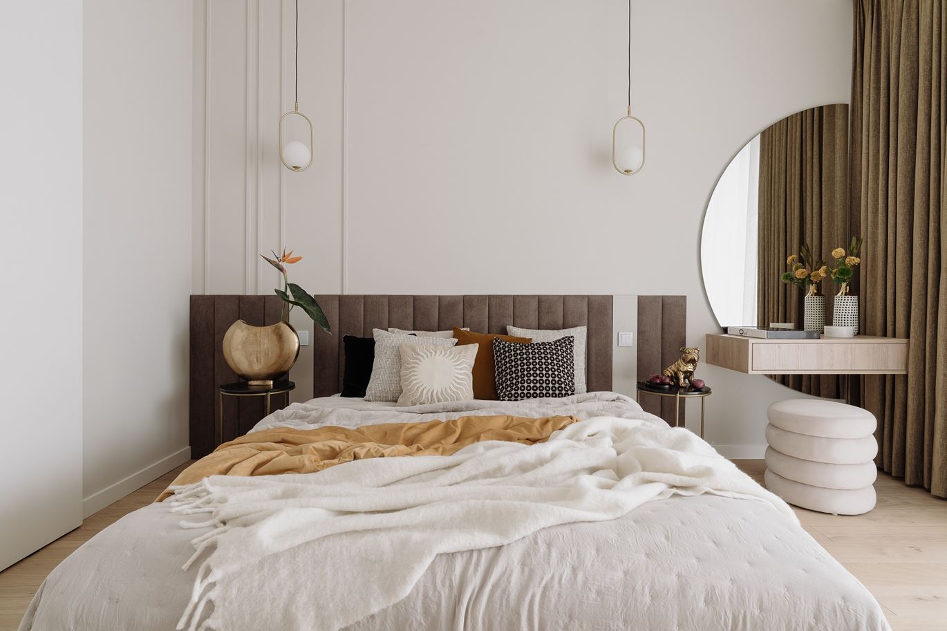 Jak zaaranżować toaletkę w sypialni?