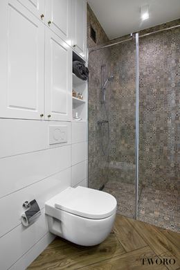 Prysznic walk-in z kolorowym patchworkiem
