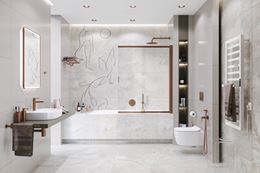 Szara łazienka w kamieniu z miedzianymi akcentami z wanną z parawanem