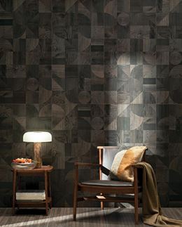 Salon z drewnianą ścianą