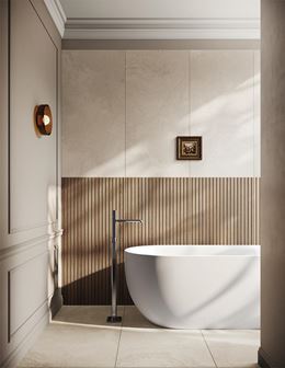Kamienne ściany i lamele w łazience z wanną wolnostojącą