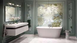 Florystyczna łazienka z chromowanymi bateriami FDesign Brina