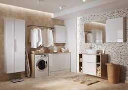 Stylowe lastryko i beżowy kamień w łazience z meblami City by Cersanit