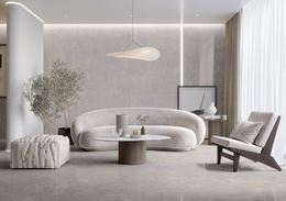 Salon w stylu glamour w jasnym betonie