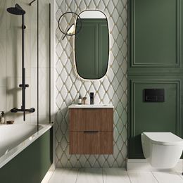 Biało-zielona łazienka glamour z mozaikową ścianą