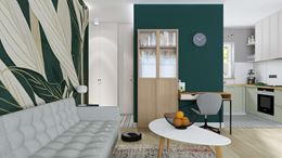 Salon z zieloną ścianą i florystyczną tapetą