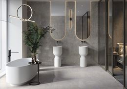 Szara łazienka w stylu glamour z ceramiką wolnostojącą