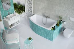 Łazienka z wanną narożną w szaro-turkusowej mozaice