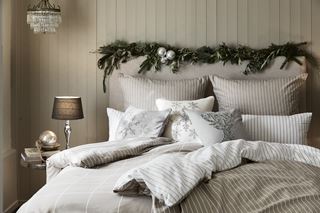 Sypialnia na święta: królestwo przytulności w zimowej odsłonie