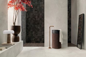 Szary kamień i ciemne drewno w aranżacji łazienki