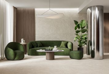 Zieleń i drewno w nowoczesnym salonie w beżowym kamieniu