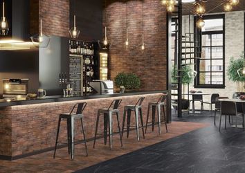 Wnętrze restauracyjne i barowe w czerwonej cegiełce