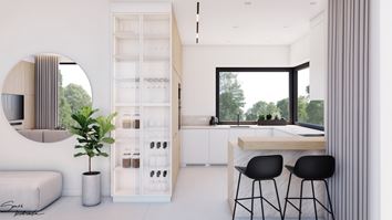 Biała kuchnia z oknem