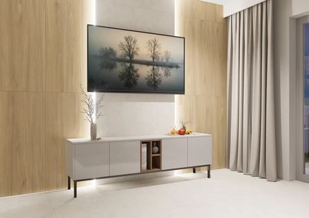 Elegancki salon w drewnie i kamieniu