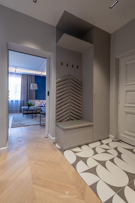 Strefa wejściowa z elegancką zabudową