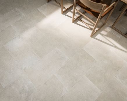 Detal jasnego klinkieru na tarasie