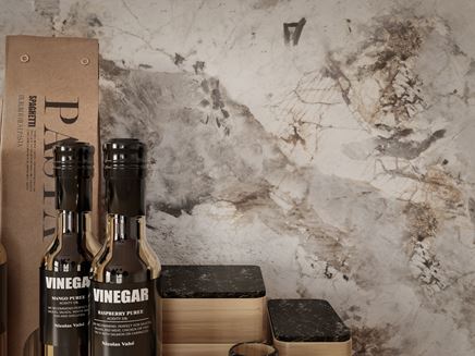 Detal płyt Tubądzin Patagonia nad blatem kuchennym