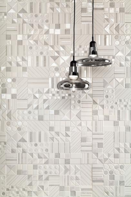 Detal białych dekorów Tubądzin Modern Basalt