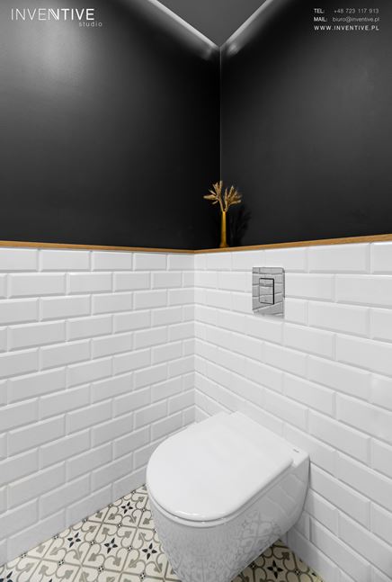 Mała, biało-czarna toaleta z patchworkiem