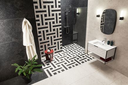 Czarno-biała łazienka z mozaikowym akcentem
