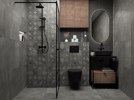 Szara łazienka z kabiną walk-in w patchworkowym wykończeniu