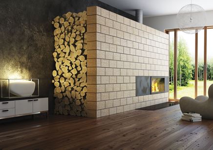 Salon z kominkiem w drewnie i kamieniu