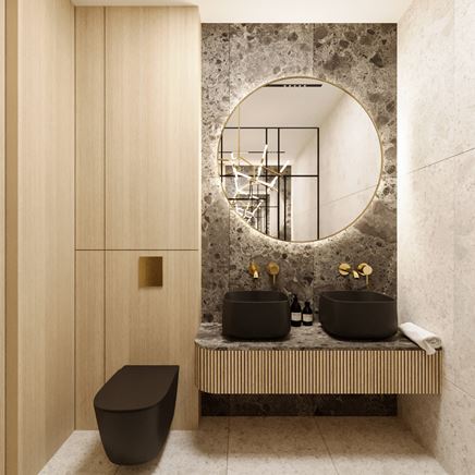 Łazienka z czarną ceramiką sanitarną i jasnym drewnem