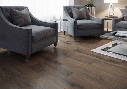 Salon z drewnianą podłogą z kolekcji Fuerta