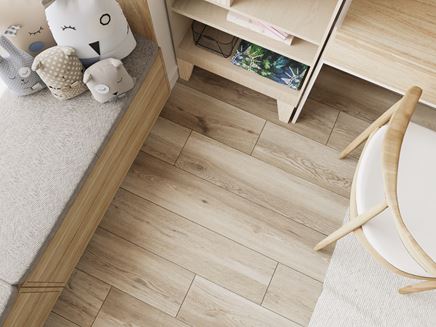 Detal drewnianej podłogi w pokoju dziecięcym