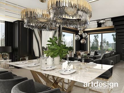 Stół w jadalni z dekoracyjną, złotą podstawą