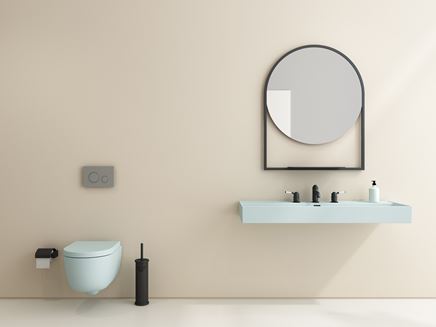 Beżowa łazienka z błękitną ceramiką