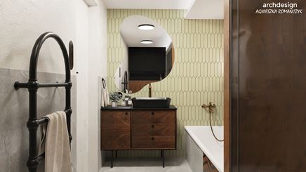 Wąska łazienka z wanną i mozaiką