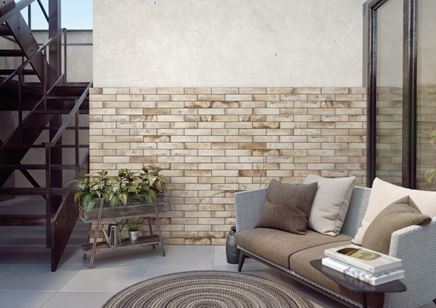 Cegiełka Cerrad Piatto Sand na ścianie elewacji patio